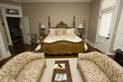guestroom with seating area