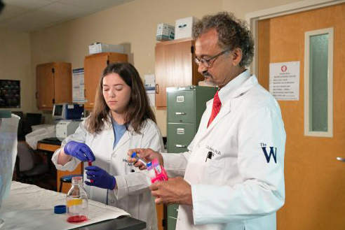 Dr. Heda working in his lab with a student.